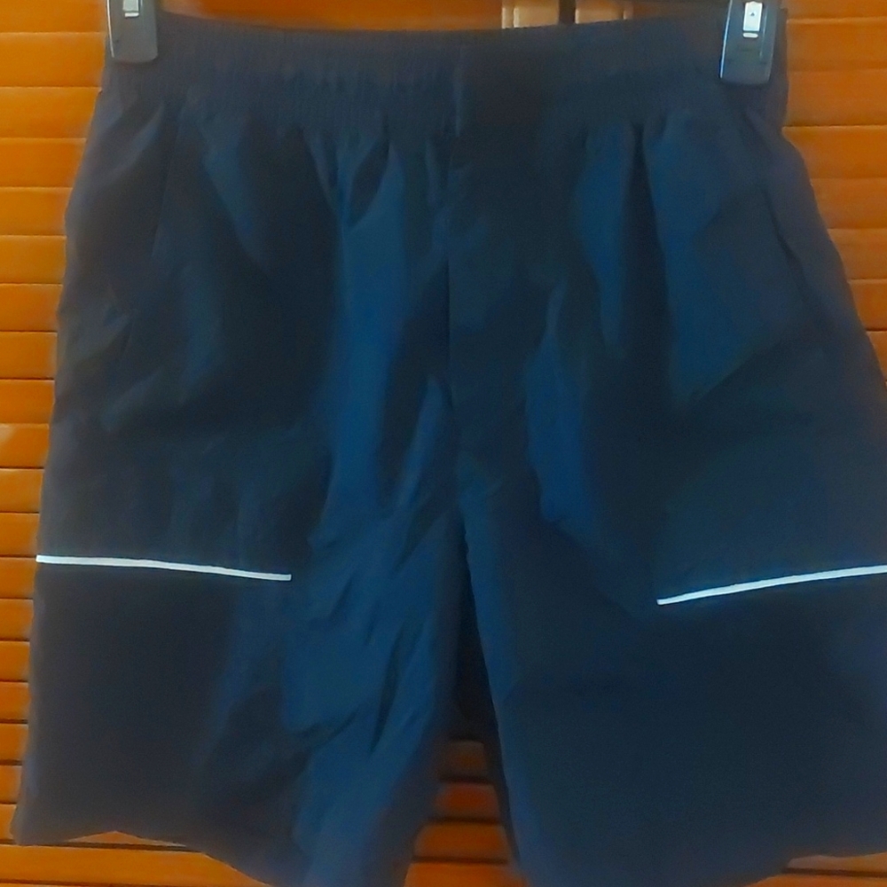 NIKE mens NWOT swimming shorts trunks side pockets cargo pockets. Black sz S